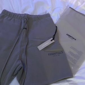 FOG ESSENTIALS SHORTS - SIZE M - TAUPE